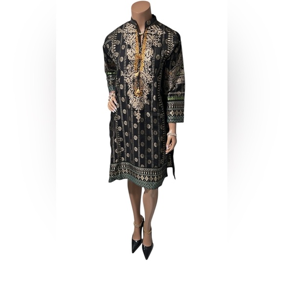 Elegant Black and Gold Women's Dress - Picture 5 of 12